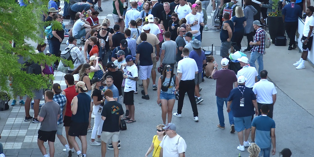 Fans at the Java House Grand Prix of Arlington