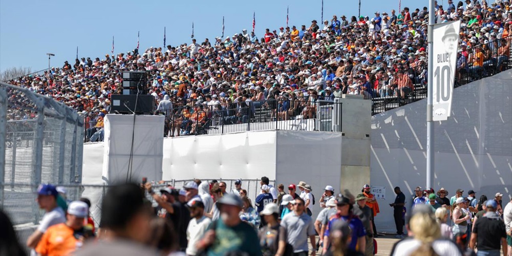 The crowd of the Java House Grand Prix of Arlington