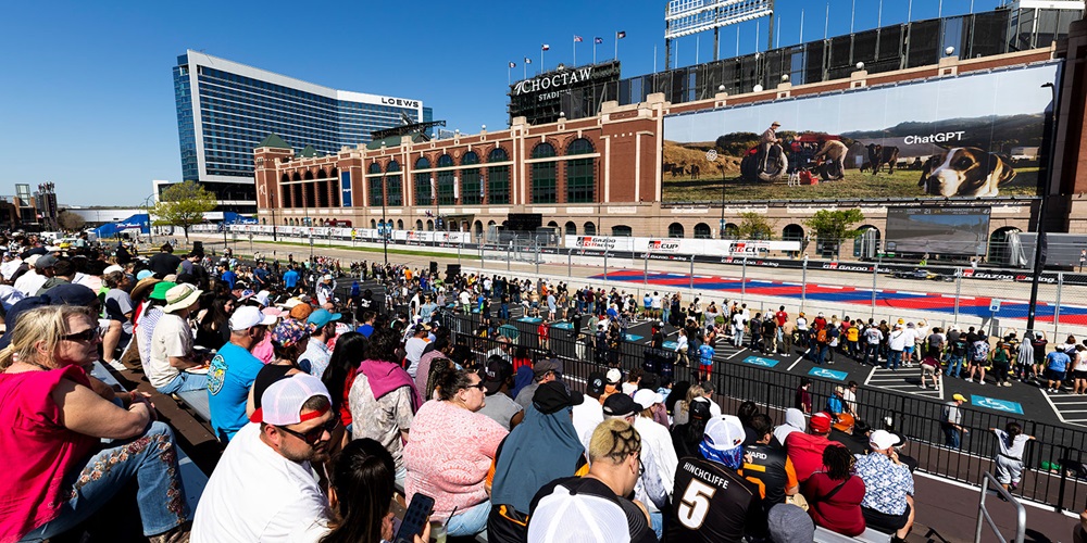 Fans watch the Java House Grand Prix of Arlington