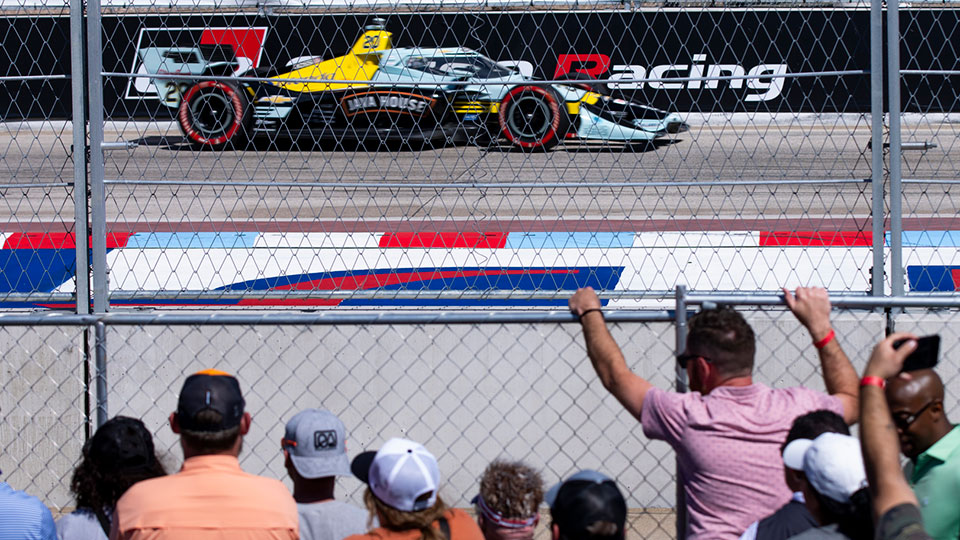 Fans cheer on Alexander Rossi